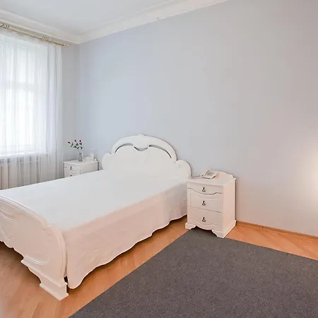 Apartment Tsentr Nezavisimosti 35 *